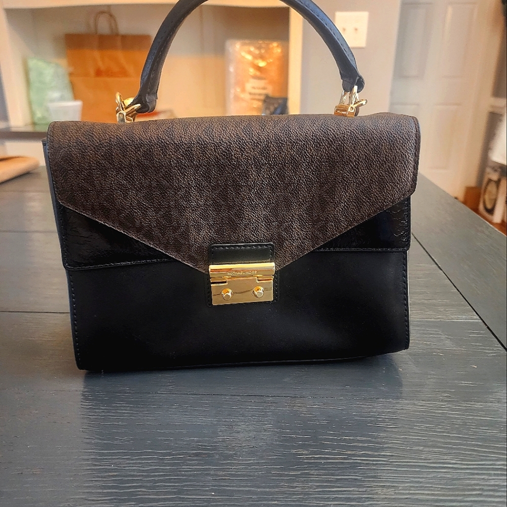 Cute Michael Kors Logo crossbody